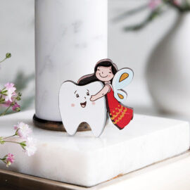 Значок "Зубная фея", брюнетка, красное платье