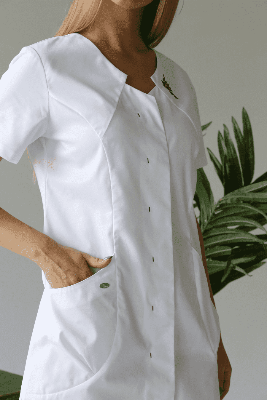 Халат женский «Милана», белый с вышивкой, 44