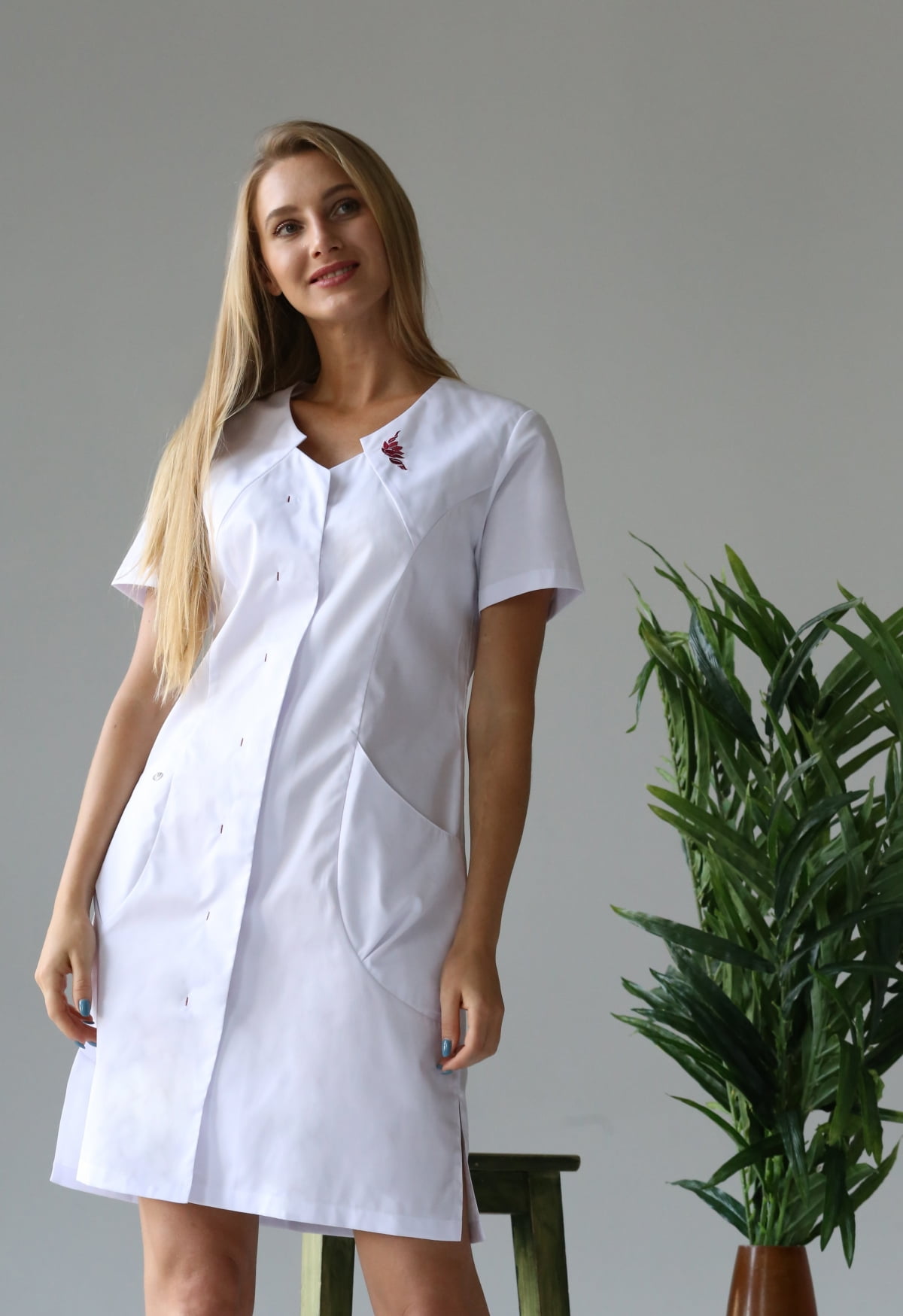 Халат женский «Милана», белый с вышивкой, 44