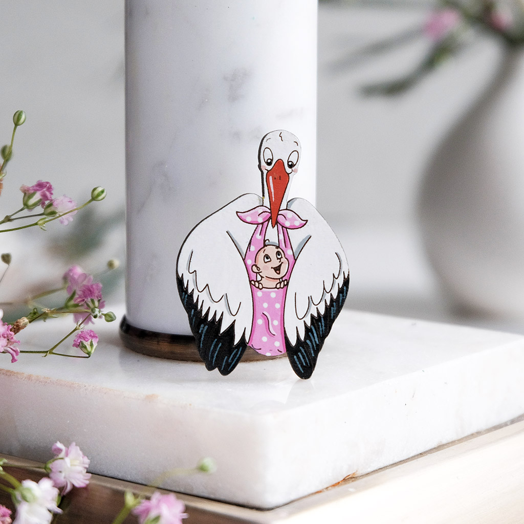 Значок "Аист с малышом", розовая пеленка