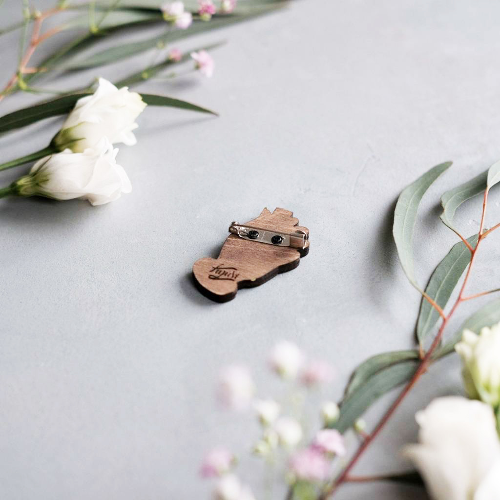 Значок "Маникюр лак", желтый