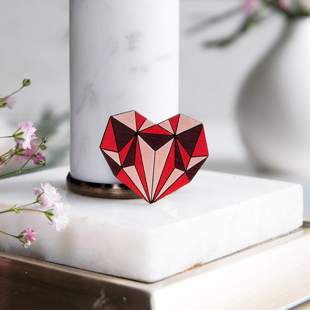 Значок "Сердце оригами"