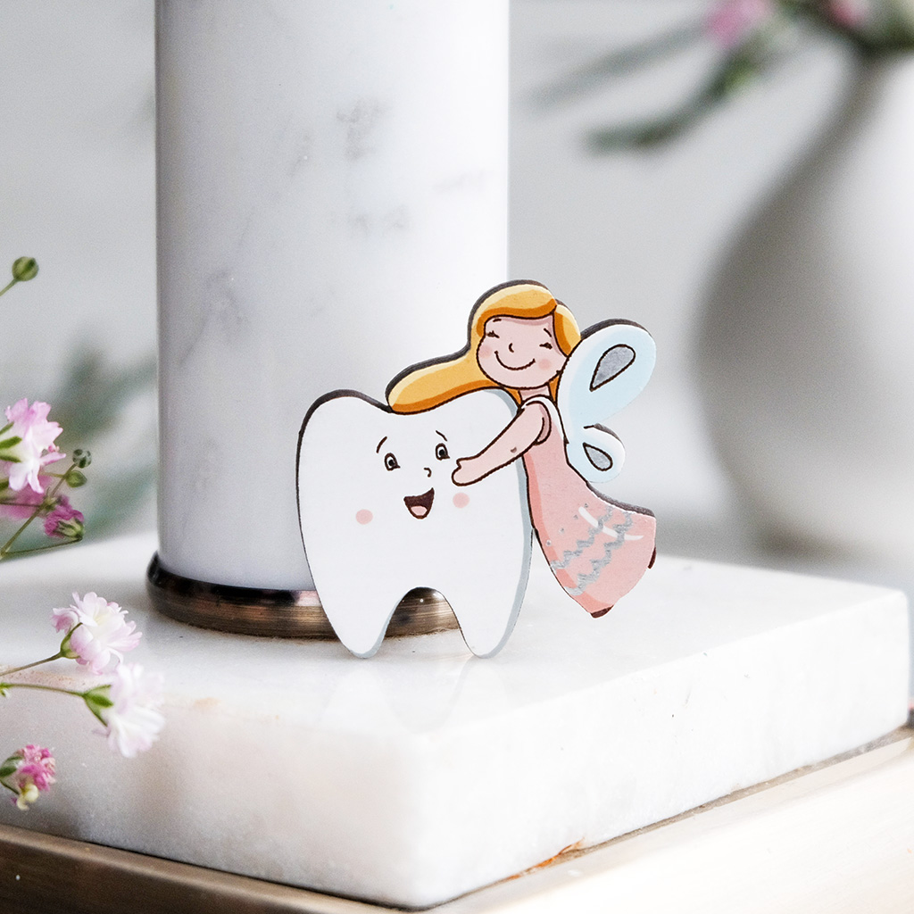 Значок "Зубная фея", блондинка, розовое платье