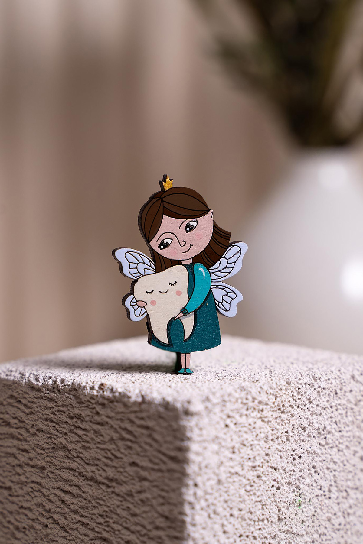 Значок "Зубная фея NEW", брюнетка, зеленое платье