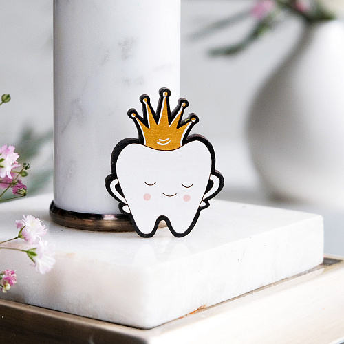 Значок "Зубик с короной"