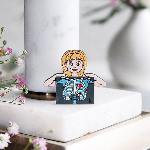 Значок "Врач-рентгенолог", блондинка