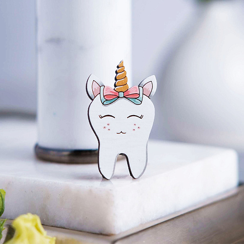 Значок "Зубик единорог", аквамариновый бант